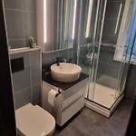 Large And 2 Bedroom With Free Parking, Free Ev Recharging And A Private Garden Apartament *