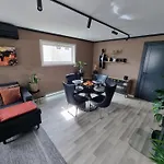 Apartament Large And 2 Bedroom With Free Parking, Free Ev Recharging And A Private Garden