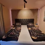 Apartament Large And 2 Bedroom With Free Parking, Free Ev Recharging And A Private Garden
