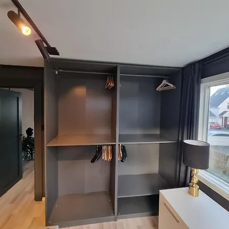 شقة Large And 2 Bedroom With Free Parking, Free Ev Recharging And A Private Garden ستافانجر