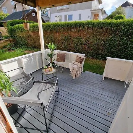 شقة Large And 2 Bedroom With Free Parking, Free Ev Recharging And A Private Garden *