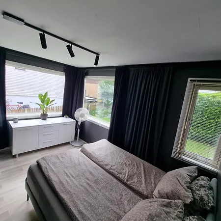 Large And 2 Bedroom With Free Parking, Free Ev Recharging And A Private Garden ستافانجر