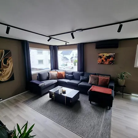 Large And 2 Bedroom With Free Parking, Free Ev Recharging And A Private Garden Apartament