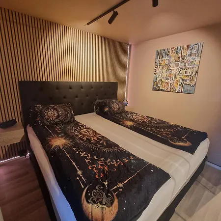 Appartamento Large And 2 Bedroom With Free Parking, Free Ev Recharging And A Private Garden