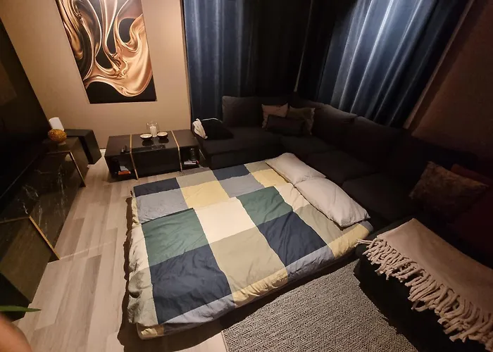 Large And 2 Bedroom With Free Parking, Free Ev Recharging And A Private Garden