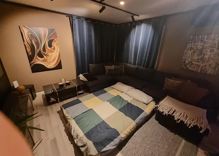 Large And 2 Bedroom With Free Parking, Free Ev Recharging And A Private Garden *