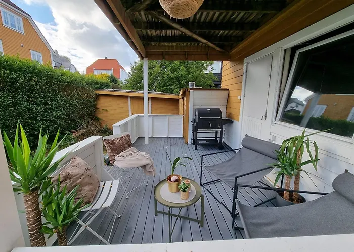 Large And 2 Bedroom With Free Parking, Free Ev Recharging And A Private Garden Stavanger