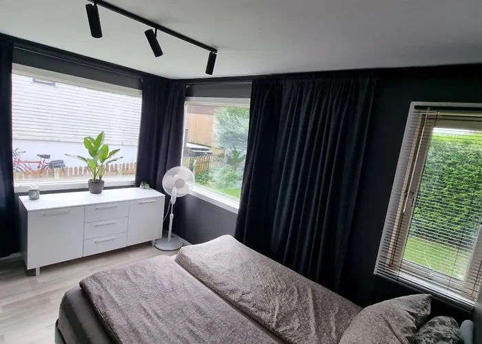 Large And 2 Bedroom With Free Parking, Free Ev Recharging And A Private Garden Stavanger