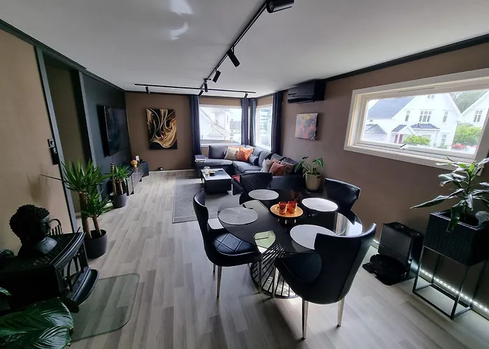 Large And 2 Bedroom With Free Parking, Free Ev Recharging And A Private Garden *