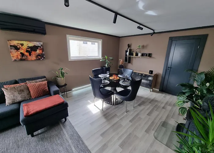 Apartment Large And 2 Bedroom With Free Parking, Free Ev Recharging And A Private Garden