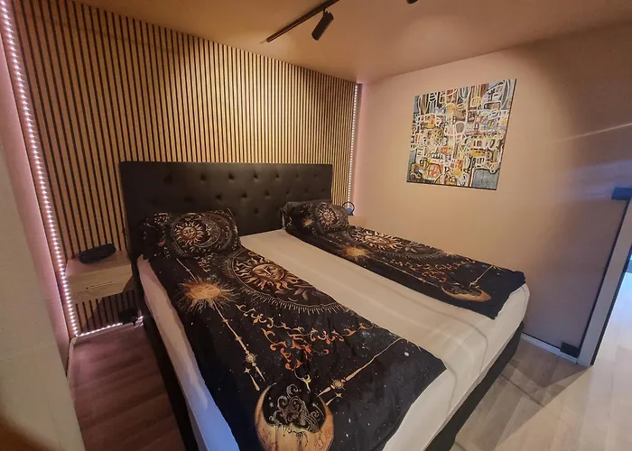 Apartament Large And 2 Bedroom With Free Parking, Free Ev Recharging And A Private Garden