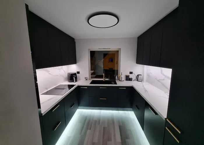 Large And 2 Bedroom With Free Parking, Free Ev Recharging And A Private Garden Apartament *