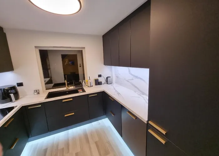 Apartment Large And 2 Bedroom With Free Parking, Free Ev Recharging And A Private Garden