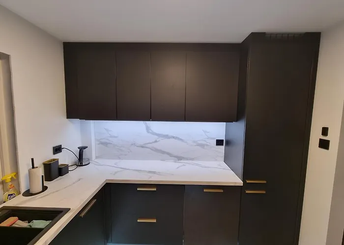 Large And 2 Bedroom With Free Parking, Free Ev Recharging And A Private Garden