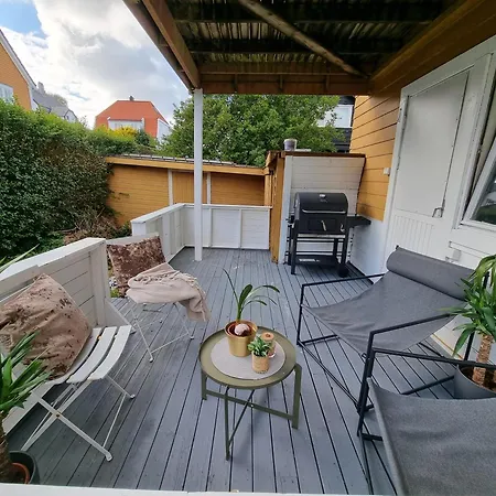 Large And 2 Bedroom With Free Parking, Free Ev Recharging And A Private Garden Apartmán