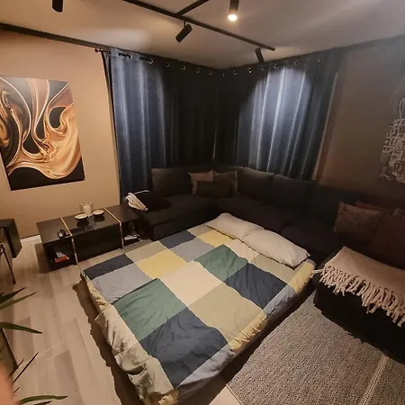 Large And 2 Bedroom With Free Parking, Free Ev Recharging And A Private Garden *